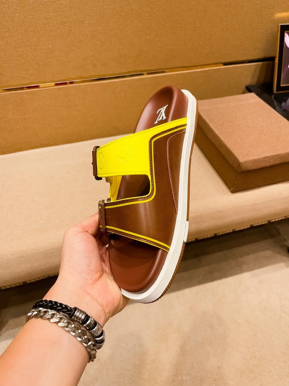 Men's shoes 💰 380 💰 New model on the market 🔥 [LV 🔥 Slippers] High-end 1:1 mold customization of first-layer cowhide, original upgraded version of the outsole, lighter and non-slip. The market's top quality, fashionable and trendy, versatile and popular, simple yet tasteful, a must-have for fashionistas, exuding a fashionable and casual atmosphere, fashion is at your feet, full of confidence, the same style at the counter 👍The season of spring and summer slippers is here, they are super beautiful to wear, 38-44, multiple colors available🔥